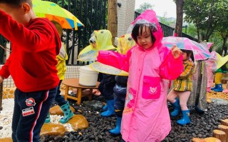 穿雨鞋怎么出行（雨鞋穿着舒服吗）