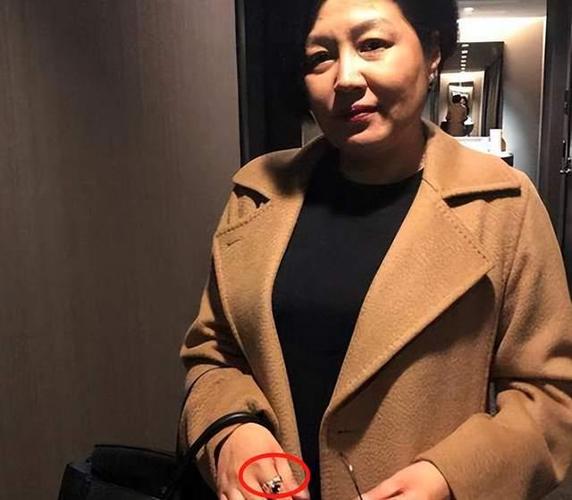 新闻联播主持人罗京,新闻联播主持人罗京简历-第4张图片 新闻联播主持人罗京,新闻联播主持人罗京简历-第4张图片