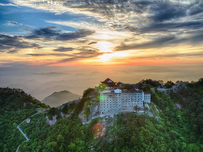 黄山市旅游景点大全介绍(黄山市旅游景点大全介绍作文400)-第3张图片 黄山市旅游景点大全介绍(黄山市旅游景点大全介绍作文400)-第3张图片