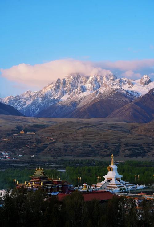 甘孜藏族自治州旅游景点,甘孜藏族自治州旅游景点哪里好玩-第4张图片 甘孜藏族自治州旅游景点,甘孜藏族自治州旅游景点哪里好玩-第4张图片