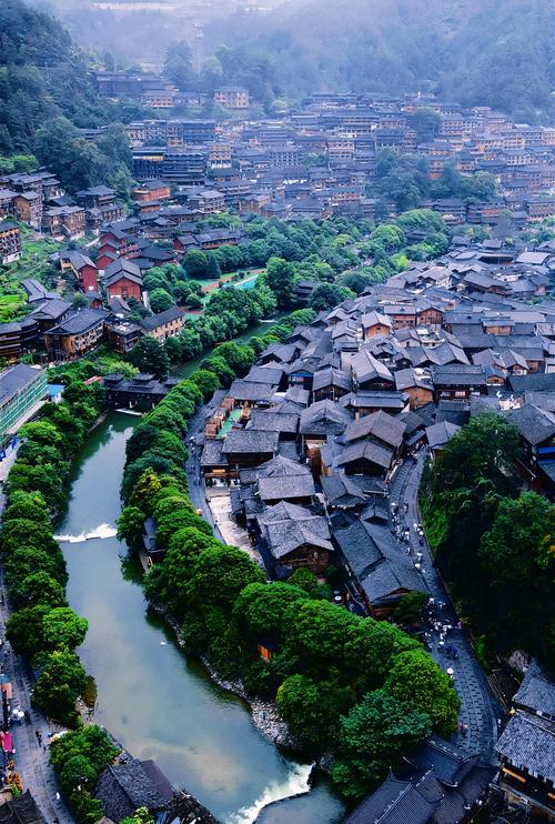 贵州黔东南旅游资源特色(贵州黔东南旅游指南)-第1张图片 贵州黔东南旅游资源特色(贵州黔东南旅游指南)-第1张图片