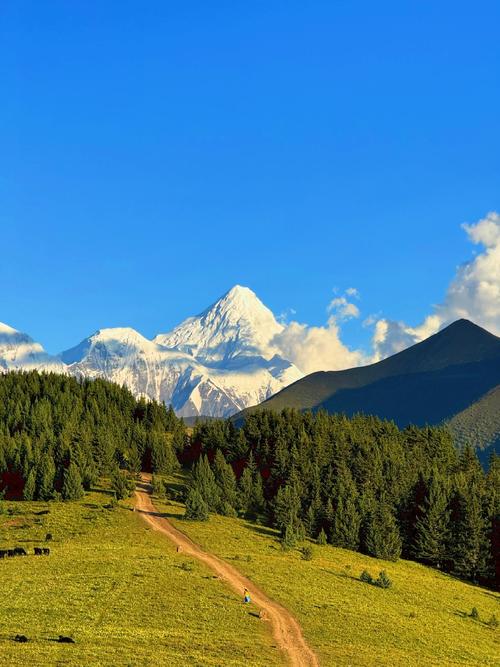 贡嘎山旅游景点介绍词,贡嘎山美景-第3张图片 贡嘎山旅游景点介绍词,贡嘎山美景-第3张图片