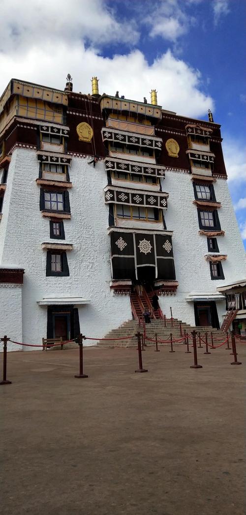 拉萨布达拉宫旅游 - 拉萨布达拉宫旅游讲解词-第3张图片 拉萨布达拉宫旅游 - 拉萨布达拉宫旅游讲解词-第3张图片